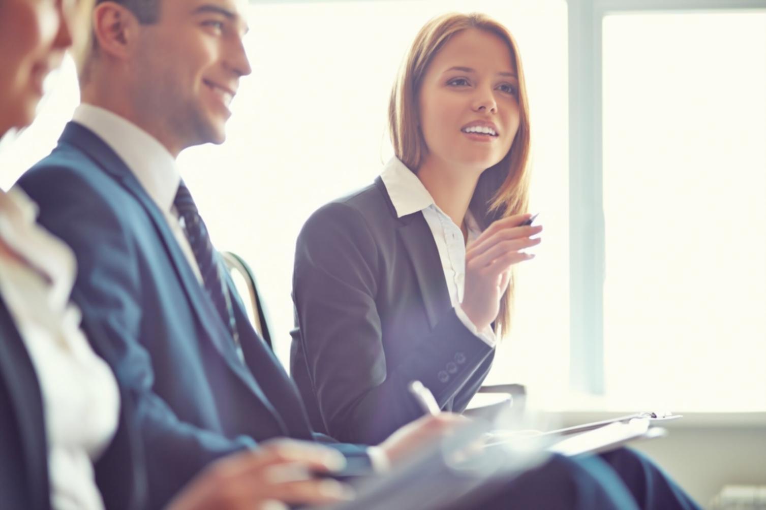 Espace de formation moderne avec outils numériques pour l'automatisation financière